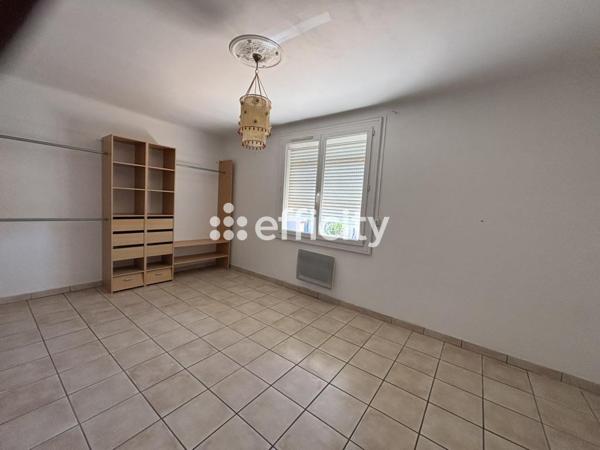 Appartement
         5 pièces
        - 168 m² 343 200 € *