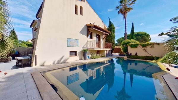 Maison
         5 pièces
        - 138 m² Bien prestige 450 000 € *