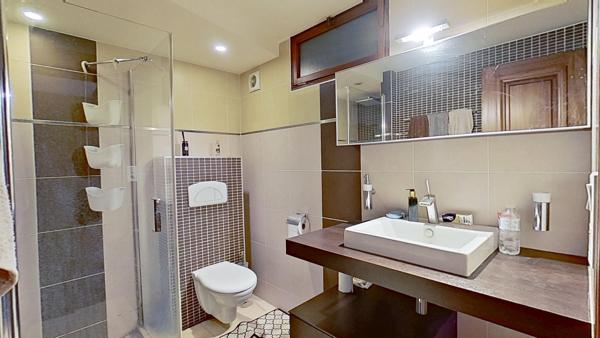 Maison
         5 pièces
        - 138 m² Bien prestige 450 000 € *