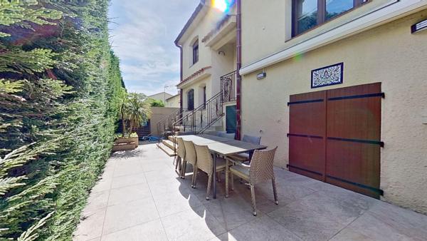 Maison
         5 pièces
        - 138 m² Bien prestige 450 000 € *