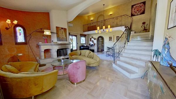 Maison
         5 pièces
        - 138 m² Bien prestige 450 000 € *