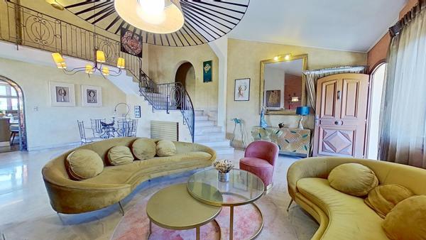 Maison
         5 pièces
        - 138 m² Bien prestige 450 000 € *