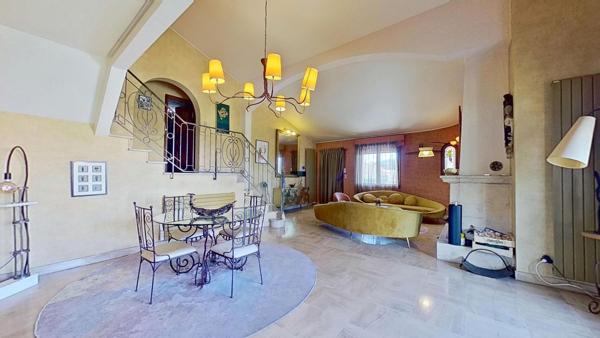 Maison
         5 pièces
        - 138 m² Bien prestige 450 000 € *