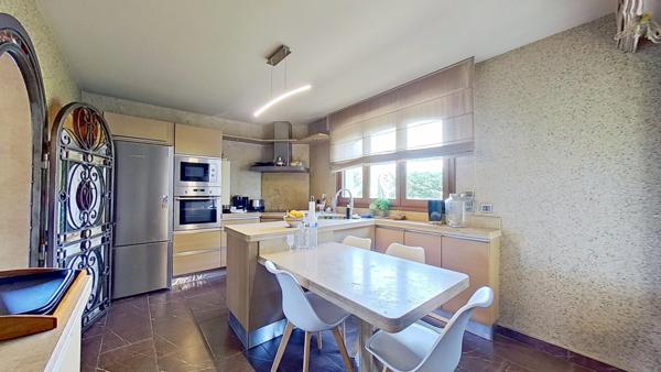 Maison
         5 pièces
        - 138 m² Bien prestige 450 000 € *
