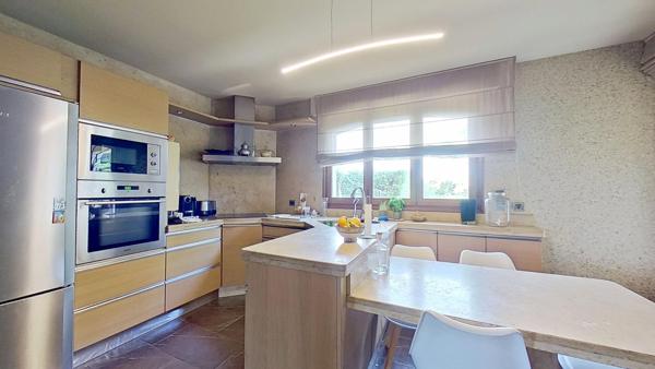 Maison
         5 pièces
        - 138 m² Bien prestige 450 000 € *