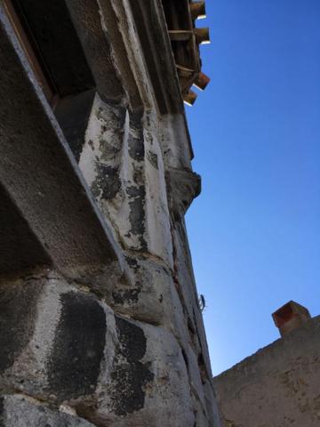 EXCLUSIVITE ! Investissez dans l'histoire ! Un hôtel particulier avec tour classée du XVe siècle, 7 appartements, un local commercial loué et une cour intérieure pleine de charme. Un bien unique à Carcassonne