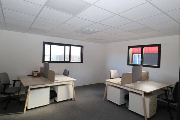 Location Local d'activité25 m² - 3 Pièces - Saint Genis pouilly (1630)