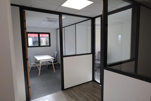 Location Local d'activité25 m² - 3 Pièces - Saint Genis pouilly (1630)