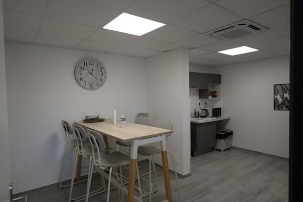 Location Local d'activité25 m² - 3 Pièces - Saint Genis pouilly (1630)