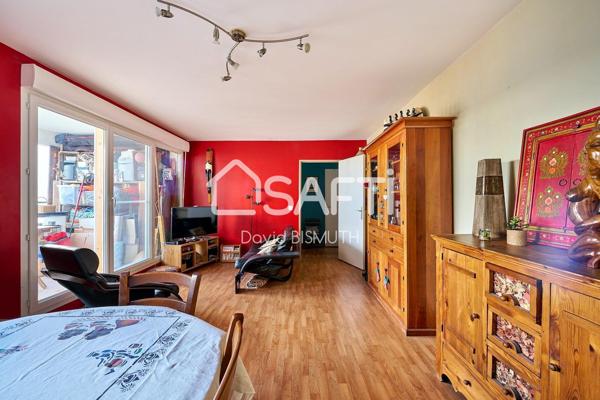 Appartement 4 pièces 3 chambres de 80 m2 avec terrasse de 13 m2 un balcon de 8 m2 et place de parking au sous sol