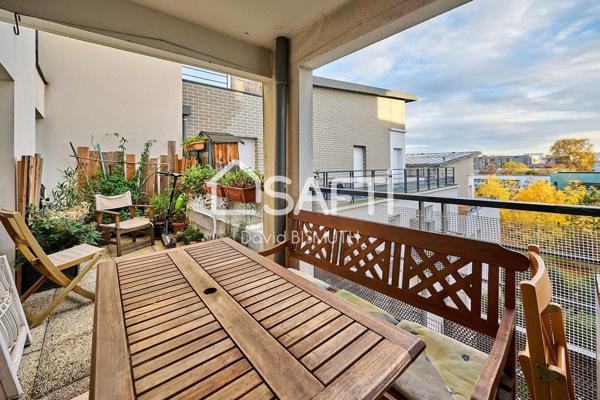 Appartement 4 pièces 3 chambres de 80 m2 avec terrasse de 13 m2 un balcon de 8 m2 et place de parking au sous sol