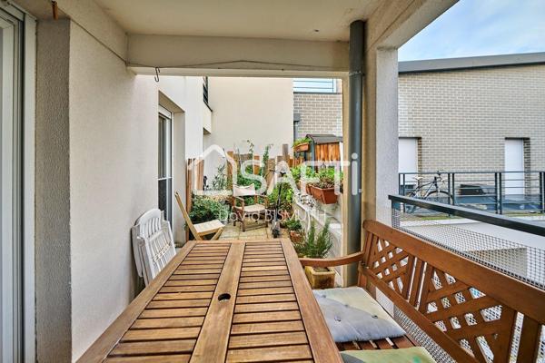 Appartement 4 pièces 3 chambres de 80 m2 avec terrasse de 13 m2 un balcon de 8 m2 et place de parking au sous sol