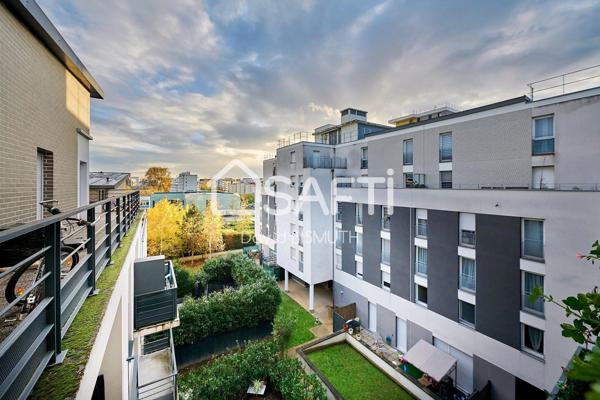 Appartement 4 pièces 3 chambres de 80 m2 avec terrasse de 13 m2 un balcon de 8 m2 et place de parking au sous sol