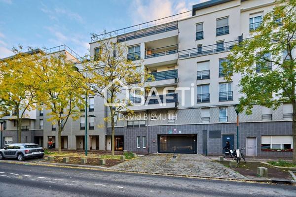 Appartement 4 pièces 3 chambres de 80 m2 avec terrasse de 13 m2 un balcon de 8 m2 et place de parking au sous sol