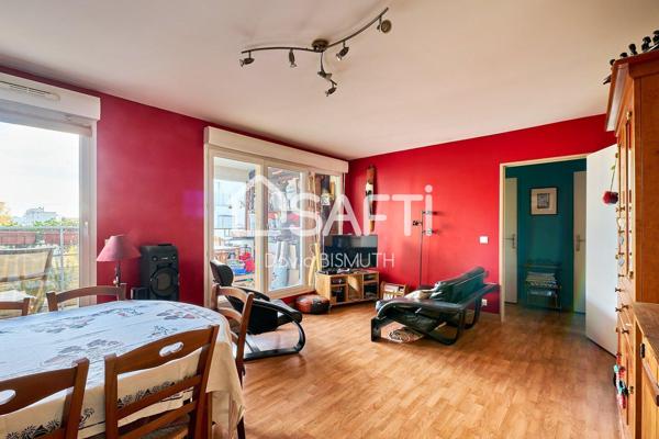 Appartement 4 pièces 3 chambres de 80 m2 avec terrasse de 13 m2 un balcon de 8 m2 et place de parking au sous sol