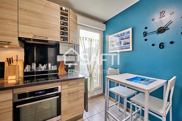 Appartement 4 pièces 3 chambres de 80 m2 avec terrasse de 13 m2 un balcon de 8 m2 et place de parking au sous sol