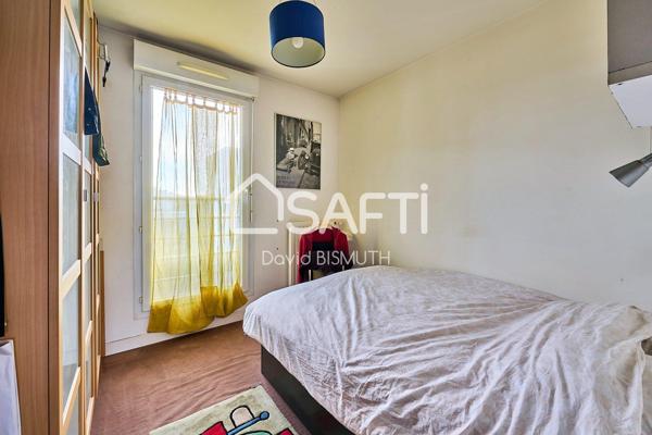 Appartement 4 pièces 3 chambres de 80 m2 avec terrasse de 13 m2 un balcon de 8 m2 et place de parking au sous sol