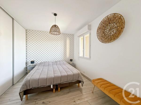 Appartement T2 à vendre  2 pièces - 44 m 2   L ILE ROUSSE  - 202