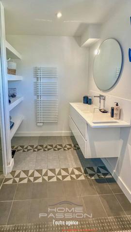 VAUX/MER/PONTAILLAC  VILLA CONTEMPORAINE AVEC APERCU MER