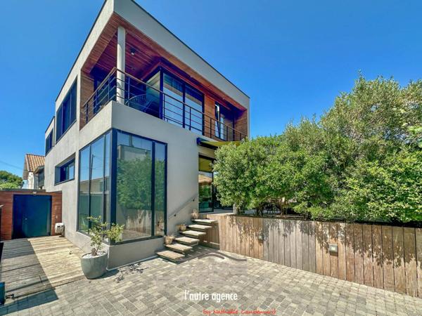 VAUX/MER/PONTAILLAC  VILLA CONTEMPORAINE AVEC APERCU MER