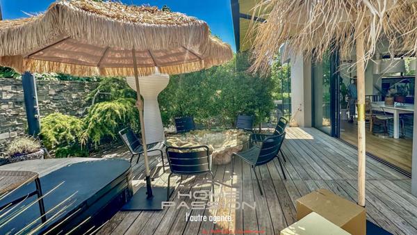 VAUX/MER/PONTAILLAC  VILLA CONTEMPORAINE AVEC APERCU MER