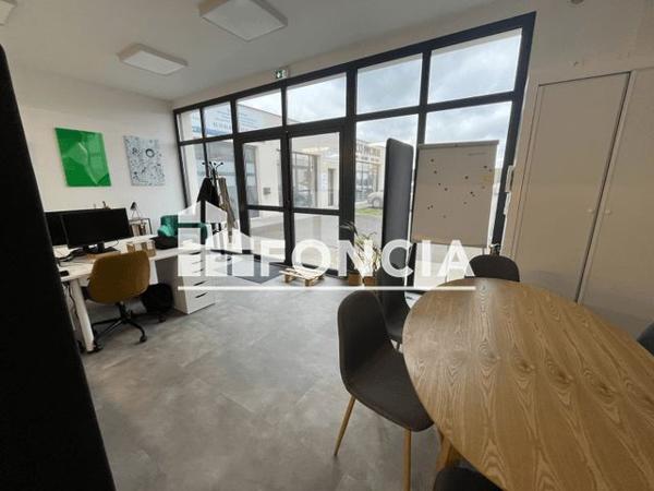 À vendre Local commercial 93 m² - Niort 79000
