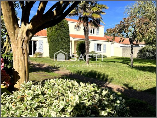 Charmante maison familiale avec dépendances sur 1 390 m² – Angles