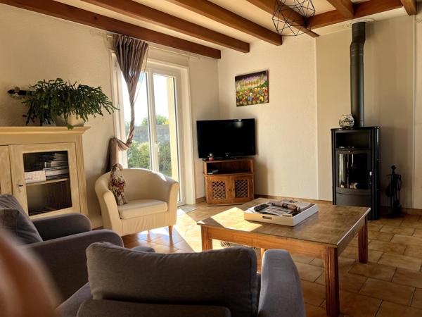 Charmante maison familiale avec dépendances sur 1 390 m² – Angles