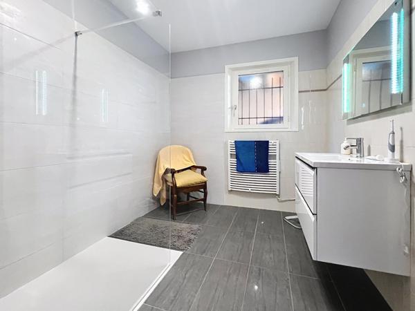 Charmante maison familiale avec dépendances sur 1 390 m² – Angles