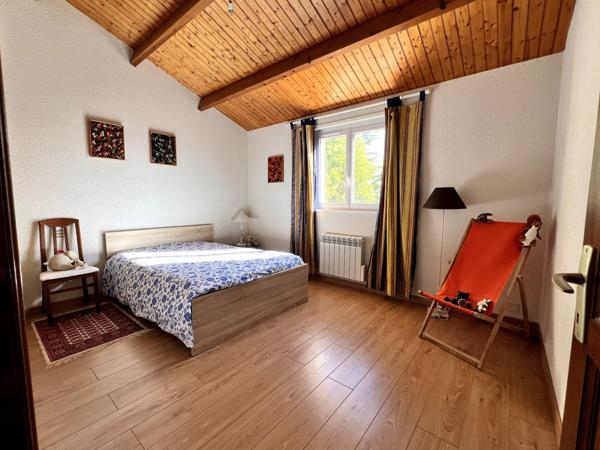 Charmante maison familiale avec dépendances sur 1 390 m² – Angles