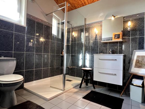 Charmante maison familiale avec dépendances sur 1 390 m² – Angles