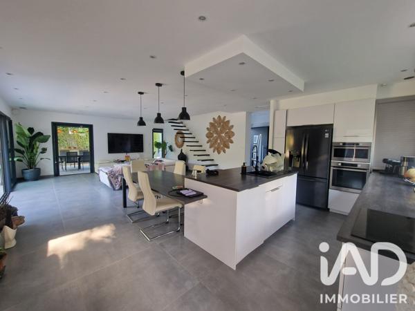 Maison à vendre 6 pièces 170 m² Sanary-sur-Mer