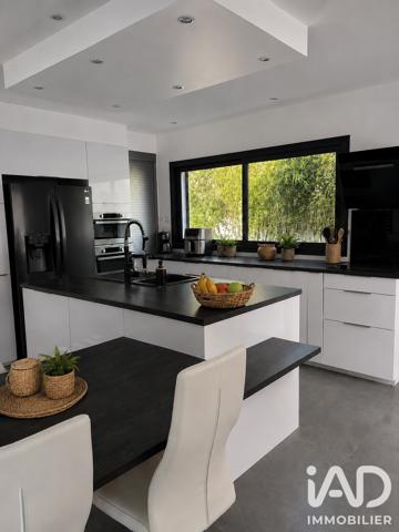 Maison à vendre 6 pièces 170 m² Sanary-sur-Mer