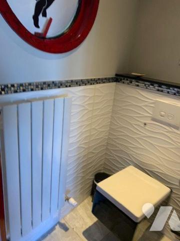 Propriété située sur les falaises, offrant une vue dégagée sur la mer, exploitée en activité de...