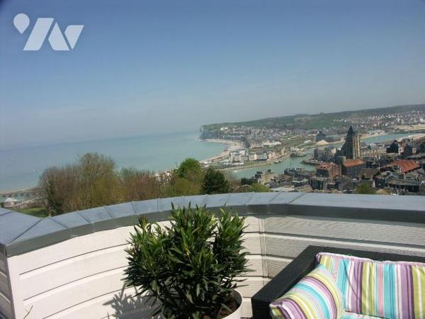 Propriété située sur les falaises, offrant une vue dégagée sur la mer, exploitée en activité de...