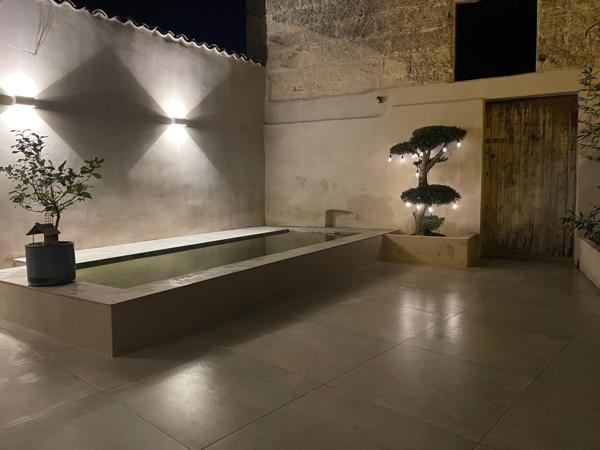 Maison de village rénovée 3 chambres, avec patio et remise