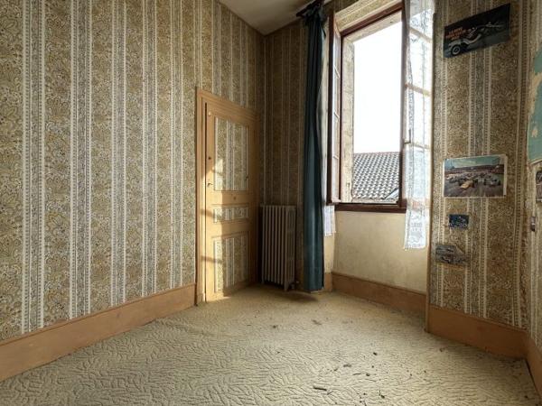Maison centre bourg- 163 m² - Jardin de 713 m²