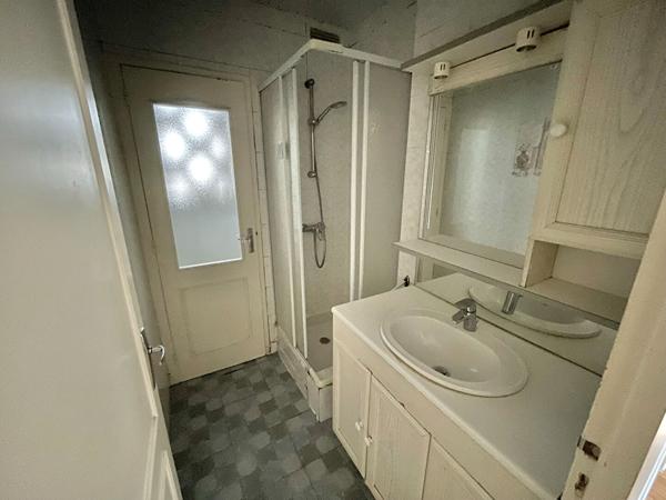 A LOUER - NANTES ST DONATIEN -T3 TRAVERSANT ET LUMINEUX DE 67.30M² AVEC CAVE