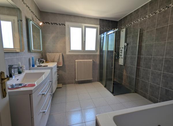 Maison 8 pièces 237 m2
