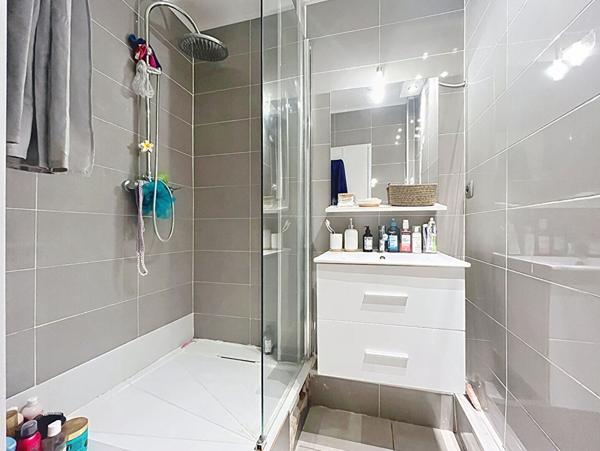 Appartement à louer sur Arles 74 m² 3 chambres dernier étage