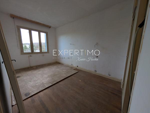 Montluçon (03100) ARCHITECTURE 60's : 168 m² AUX VOLUMES EXCEPTIONNELS – 97 000 € FAI