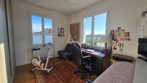 Maison Saujon 7 pièce(s) 170.49 m² proche de la gare.