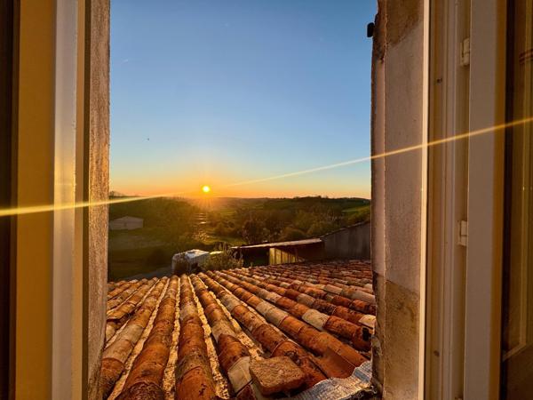Maison de village avec grand garage et terrasse
