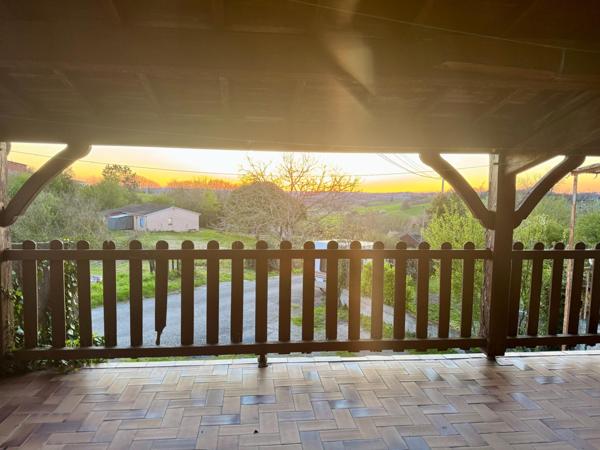 Maison de village avec grand garage et terrasse