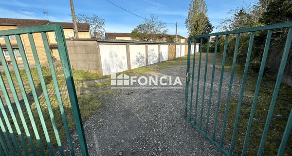 Location Parking 12 m² - Meyzieu 69330