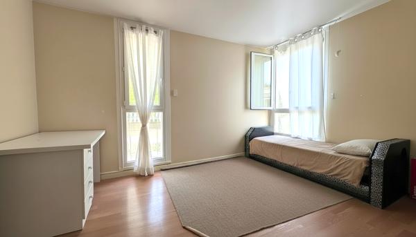 T4 lumineux avec balcon et parking ? Résidence sécurisée
