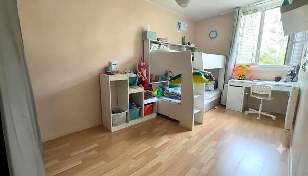 T4 lumineux avec balcon et parking ? Résidence sécurisée