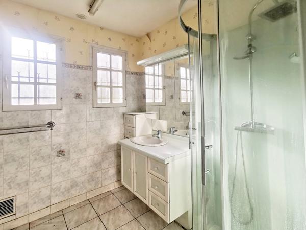 Saint-Rémy-lès-Chevreuse (78470) MAISON INDIVIDUELLE DE PLAIN-PIED avec sous-sol total sur 1000m² de terrain arboré