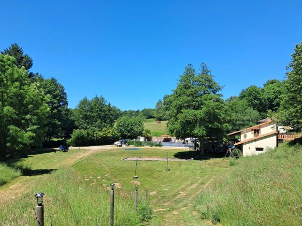 Moulin offrant une grande maison familiale avec potentiel pour gîte, camping ou restaurant