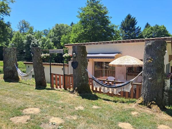 Moulin offrant une grande maison familiale avec potentiel pour gîte, camping ou restaurant